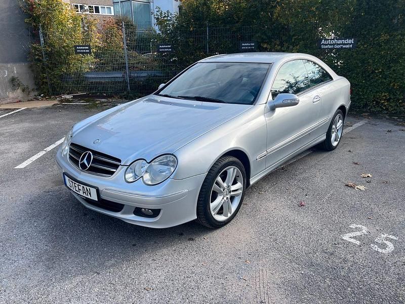 Iridiumsilber Gebraucht 2005 Mercedes CLK200 Avantgarde Coupé | 6.900 € (Superpreis) - Bild 1/4