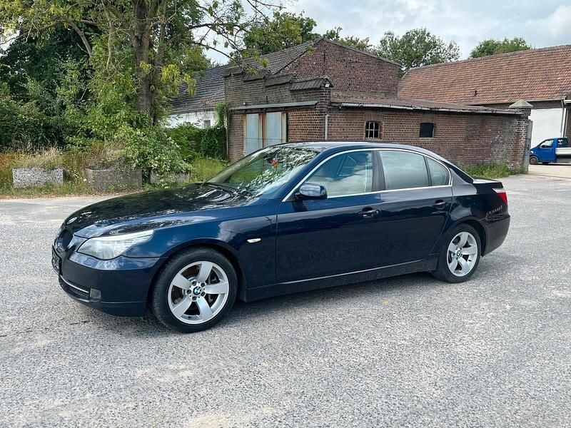 Blau Gebraucht 2009 BMW 530 Limousine | 4.250 € - Bild 1/4