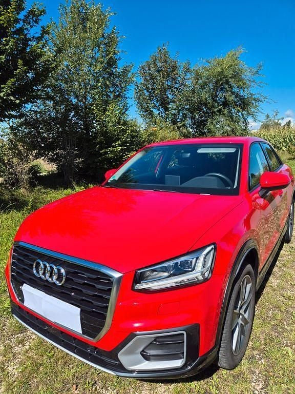 Gebraucht Audi Q2 Design 150 PS (110 kW) 2018 Rot SUV