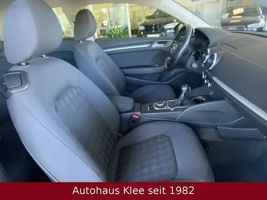 Używany Audi A3 Attraction 125 KM (91 kW) 2016 Brązowy Hatchback