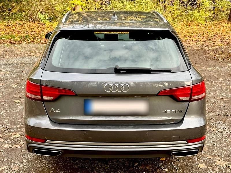 Gebraucht Audi A4 Comfort 245 PS (180 kW) 2019 Grau Kombi