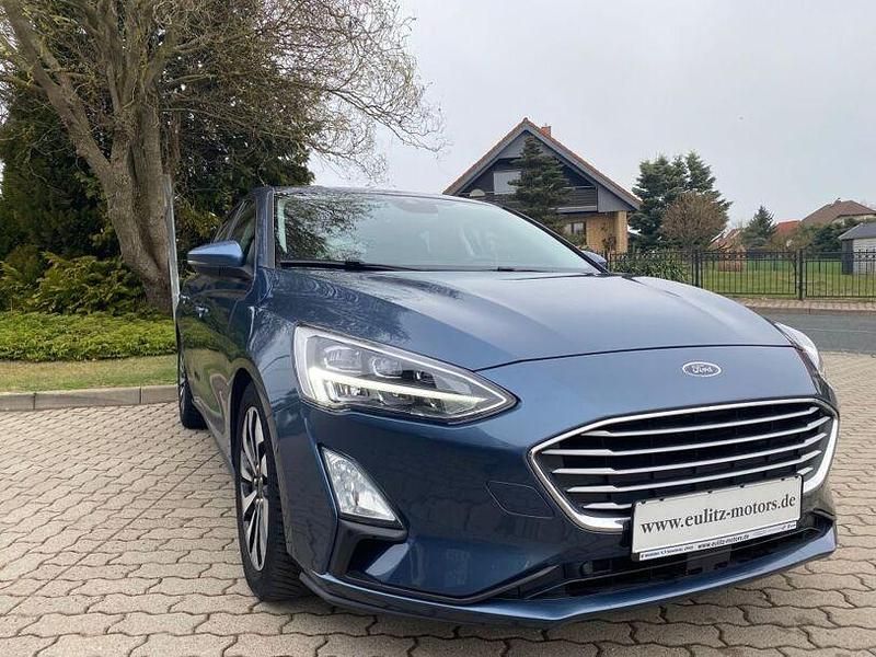 Gebraucht Ford Focus Cool & Connect 150 PS (110 kW) 2018 Blue metallic (metallic) Limousine