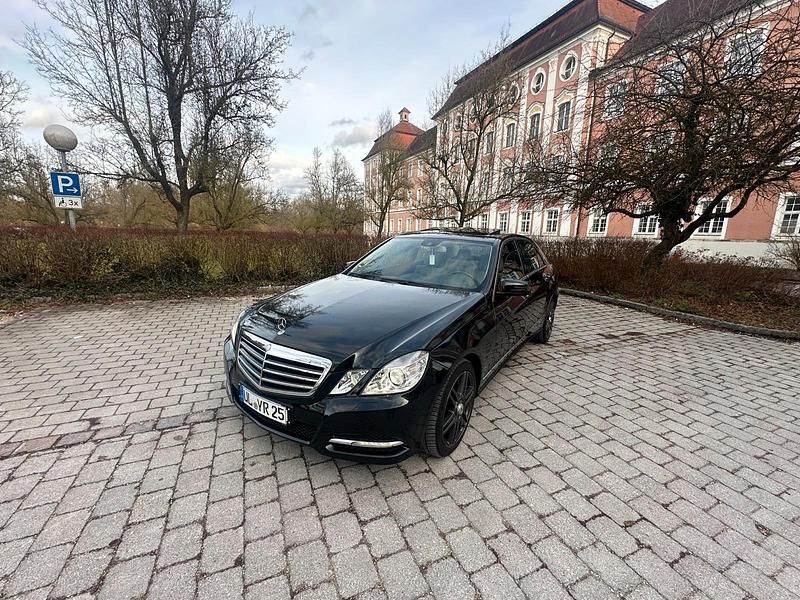 Gebraucht Mercedes E500 Exclusive 388 PS (285 kW) 2010 Schwarz Limousine