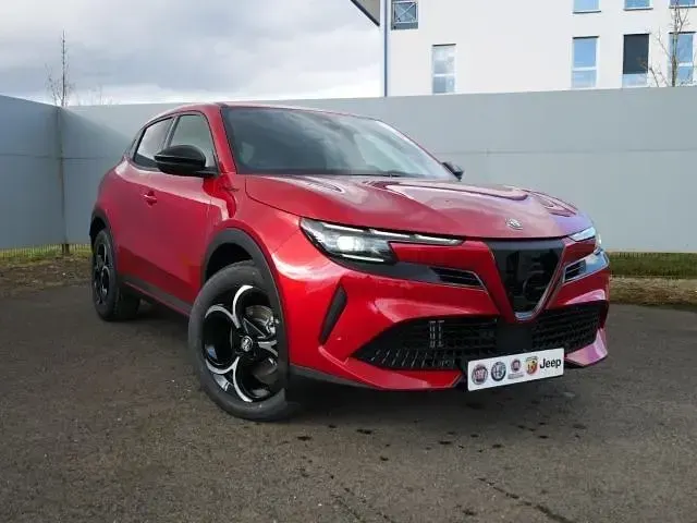 Neu Alfa Romeo Junior Edizione Speciale 145 PS (106 kW) 2026 Rot brera speziallackierung SUV