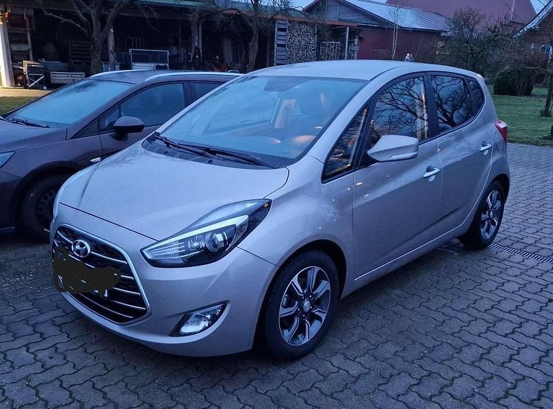 Beige Gebraucht 2016 Hyundai ix20 Style Kleinwagen | 8.990 € (Fairer Preis) - Bild 1/4