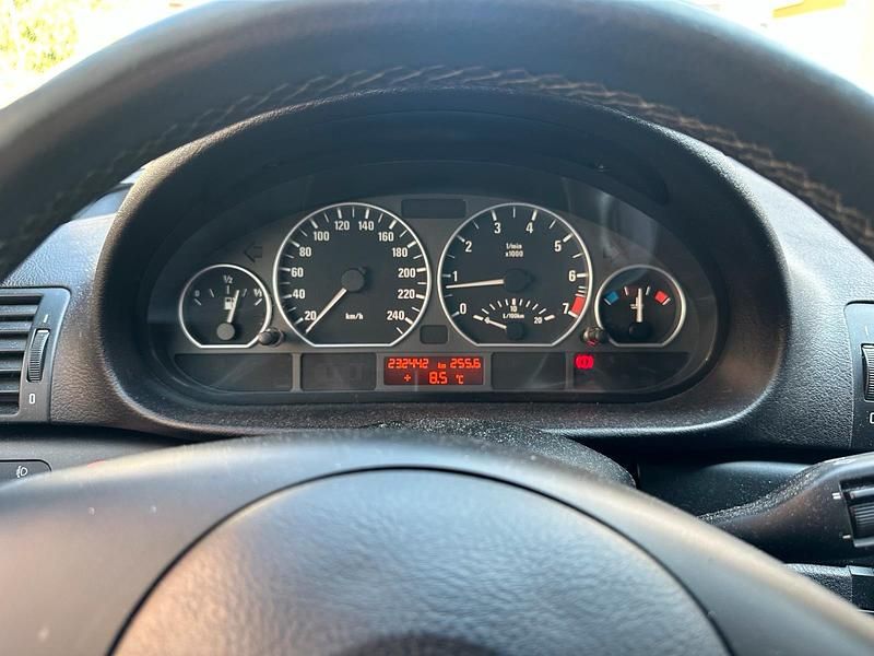 Gebraucht BMW 316 115 PS (84 kW) 2004 Schwarz Limousine