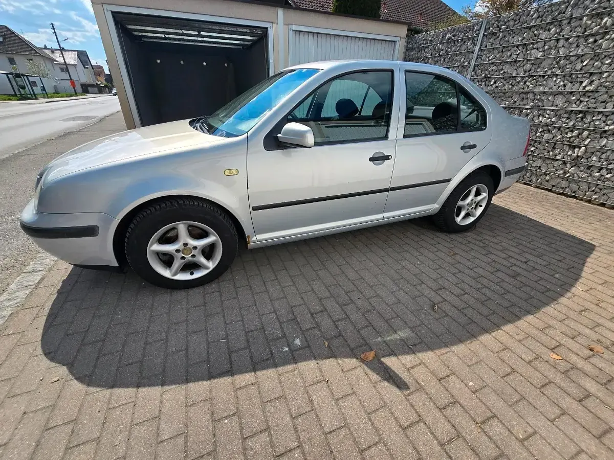 Brugt VW Bora 101 HK (74 kW) 1999 Sølv Sedan