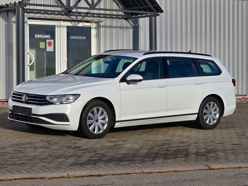 Weiß Gebraucht 2020 VW Passat Conceptline Kombi | 13.990 € (Superpreis) - Bild 1/4