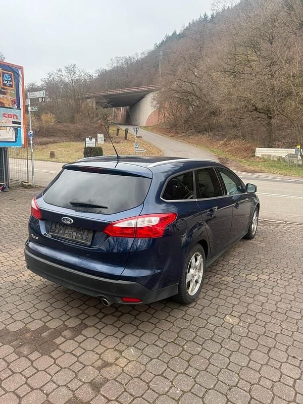 Gebraucht Ford Focus Titanium 140 PS (102 kW) 2011 Blau Kombi