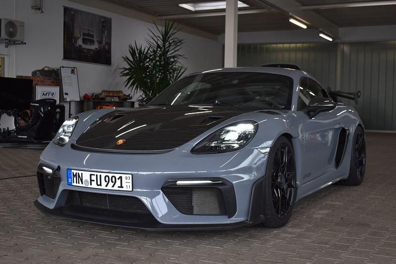 Arktikgrau Gebraucht 2023 Porsche 718 Cayman GT4 Coupé | 161.718 € (Fairer Preis) - Bild 1/4