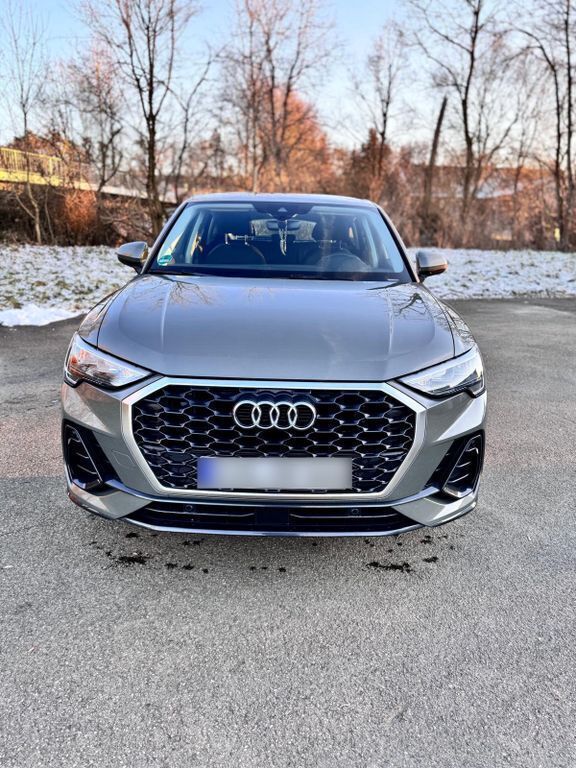 Grau Gebraucht 2020 Audi Q3 Sportback SUV | 25.500 € (Superpreis) - Bild 1/4