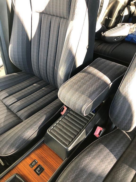 Second-hand Mercedes E250 90 CP (66 kW) 1991 Albastru Berlinǎ
