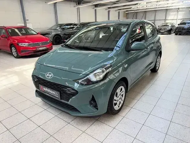 Gebraucht Hyundai i10 Select 67 PS (49 kW) 2024 Grün Kleinwagen