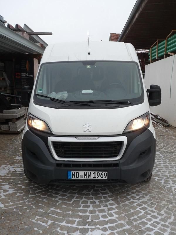 Weiß Gebraucht 2016 Peugeot Boxer Van | 19.500 € - Bild 1/4
