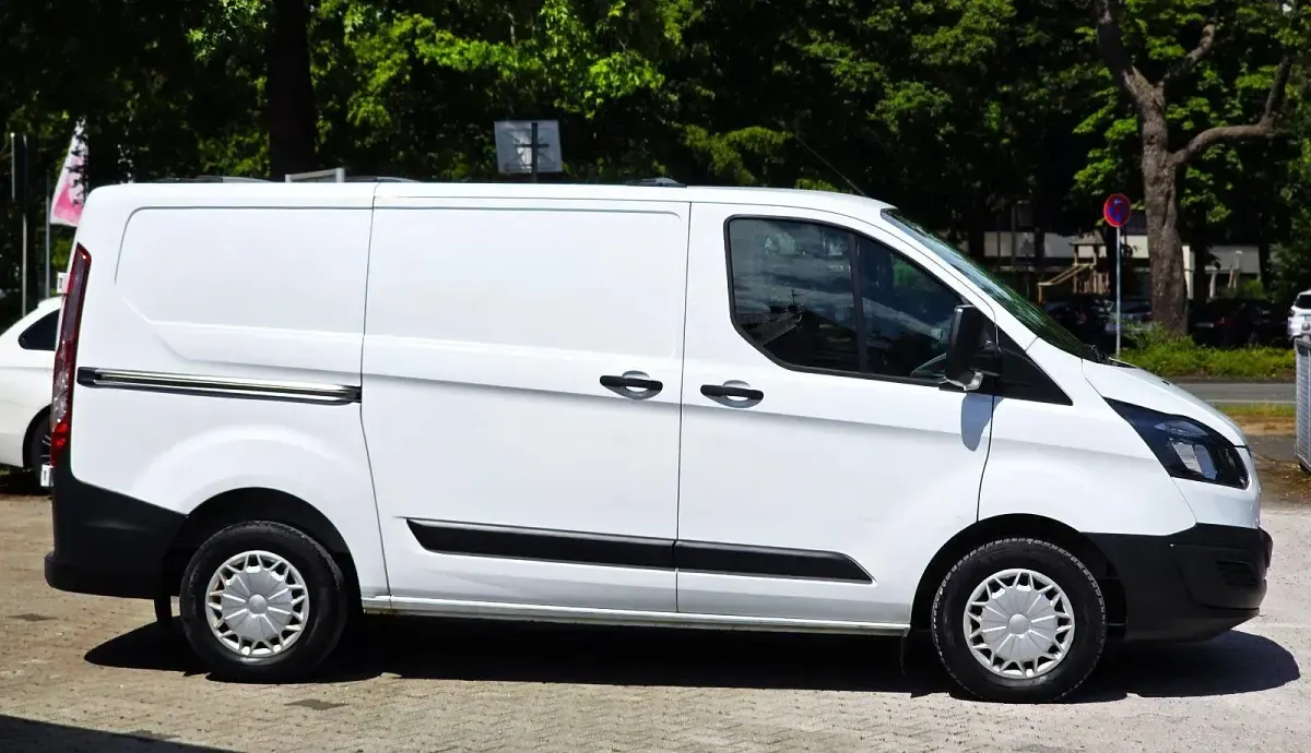 Gebraucht Ford Transit Custom 105 PS (77 kW) 2017 Weiß Van / Kleinbus