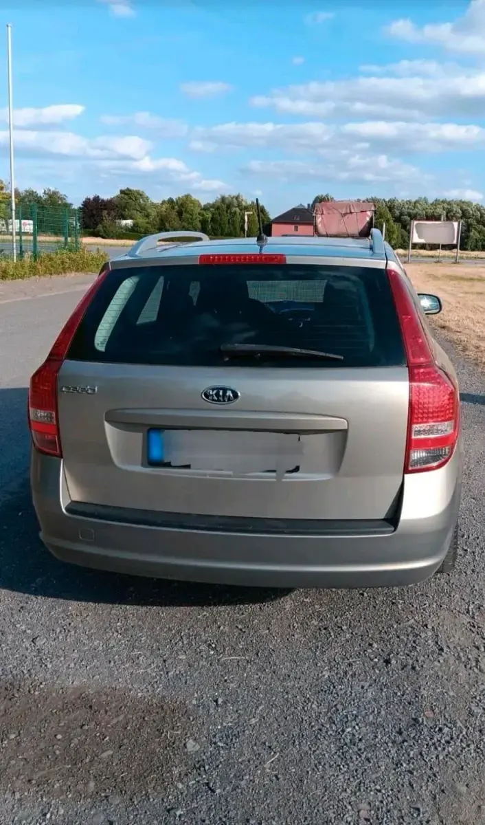Gebraucht Kia Ceed Sportswagon 90 PS (66 kW) 2011 Silber Kombi