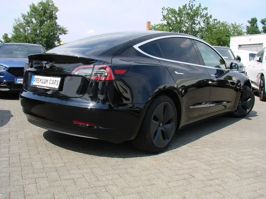 Gebraucht Tesla Model 3 Standard Range Plus 239 kW (325 PS) 2021 Schwarz metallic Limousine