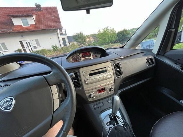 Gebraucht Lancia Musa 95 PS (69 kW) 2008 Silber Van / Kleinbus