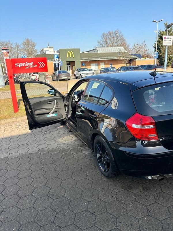 Gebraucht BMW 116 116 PS (85 kW) 2005 Schwarz Kleinwagen