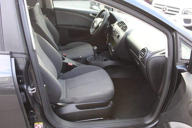 Usata Seat Leon Reference 125 CV (91 kW) 2011 Grigio Utilitaria