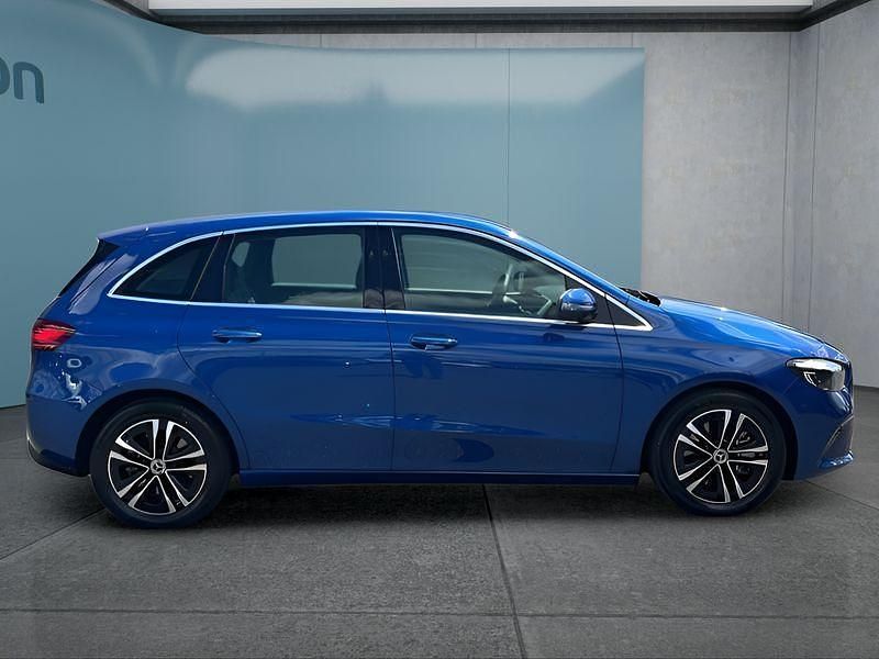 Gebraucht Mercedes B250 224 PS (164 kW) 2024 Blau Van / Kleinbus