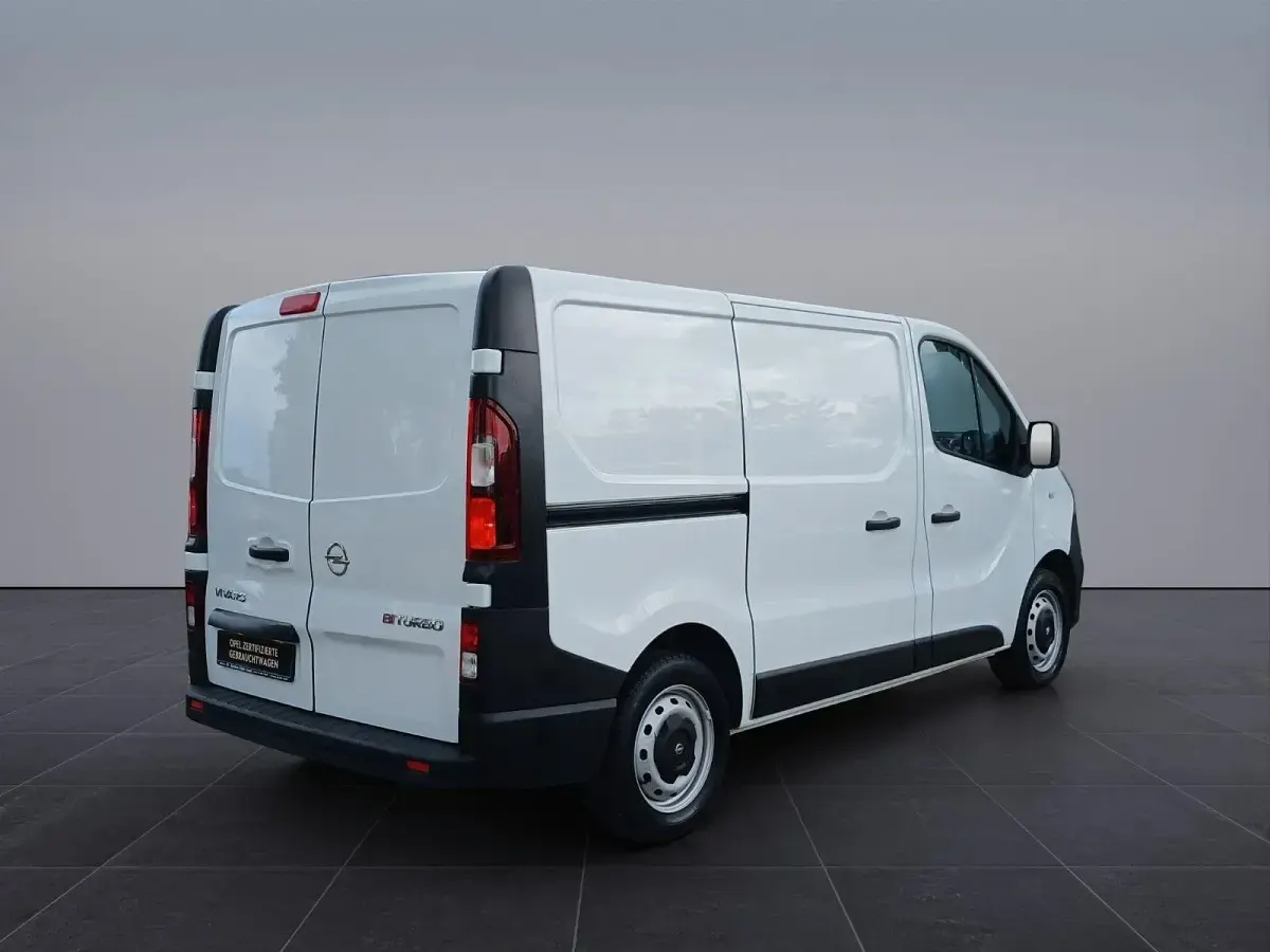 Gebraucht Opel Vivaro 145 PS (106 kW) 2019 Weiß Van / Kleinbus