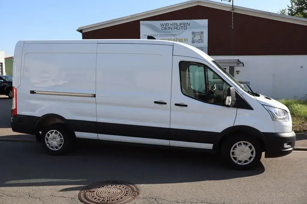 Gebraucht Ford Transit Trend 170 PS (125 kW) 2022 Weiß Limousine