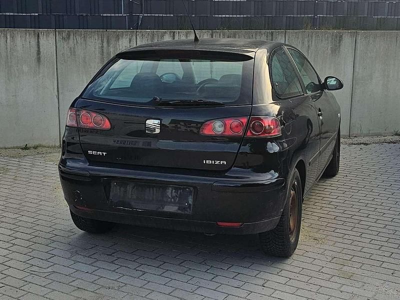 Schwarz Gebraucht 2004 Seat Ibiza Reference Limousine | 750 € (Fairer Preis) - Bild 1/4