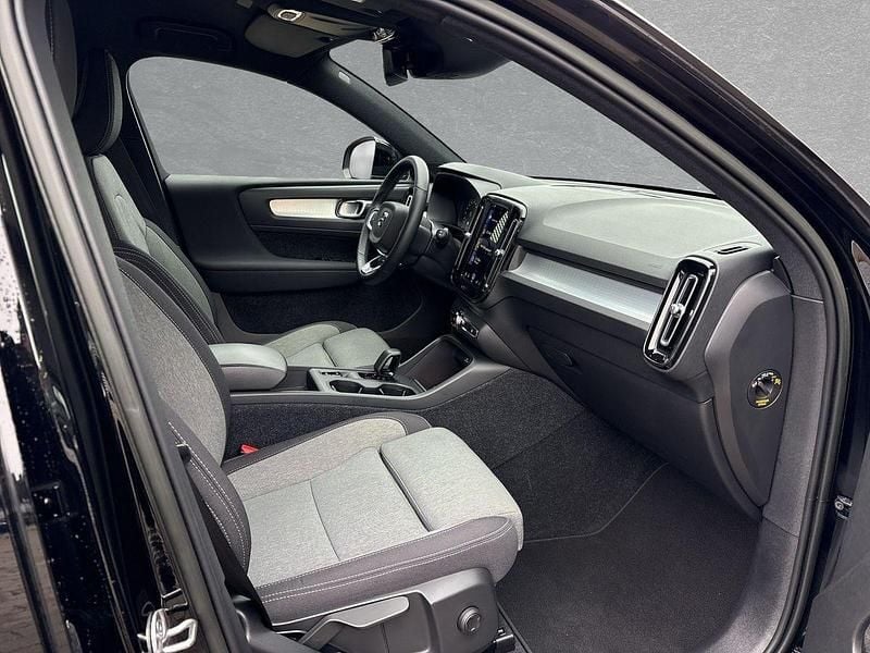 Gebraucht Volvo XC40 Core 179 PS (131 kW) 2022 Black stone SUV