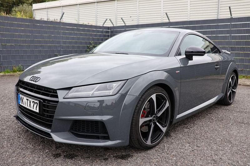 Grau Gebraucht 2017 Audi TT S-Line Coupé | 28.490 € (Teuer) - Bild 1/4