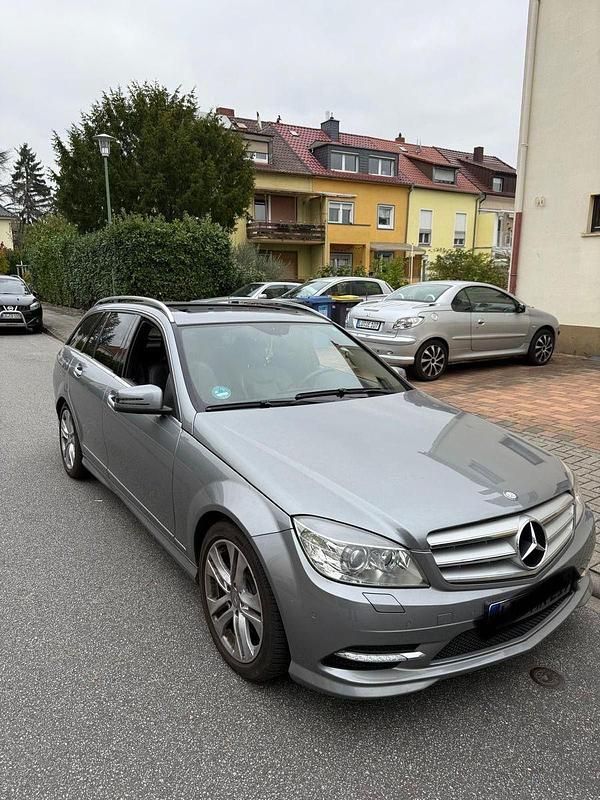Grau Gebraucht 2010 Mercedes C350 Kombi | 10.900 € (Teuer) - Bild 1/4