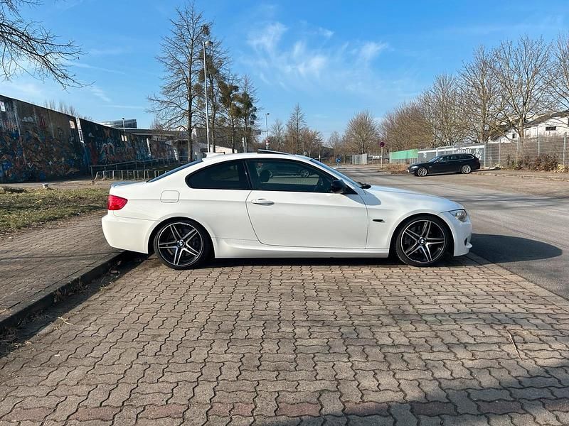 Gebraucht BMW 330 M Sport 272 PS (200 kW) 2011 Weiß Coupé