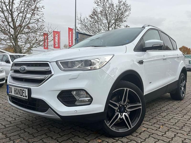 Weiß Gebraucht 2018 Ford Kuga Titanium SUV | 15.900 € (Fairer Preis) - Bild 1/4