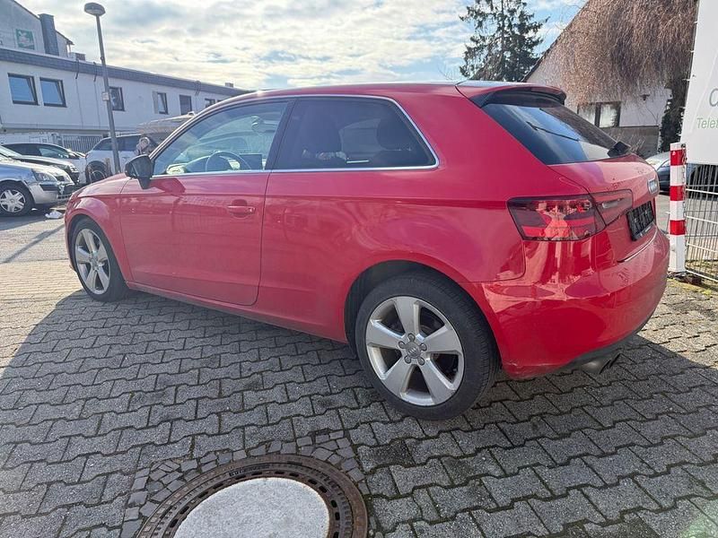 Gebraucht Audi A3 Ambition 125 PS (91 kW) 2014 Rot Kleinwagen