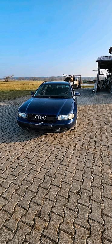 Blau Gebraucht 1998 Audi A4 Kombi | 900 € (Superpreis) - Bild 1/4