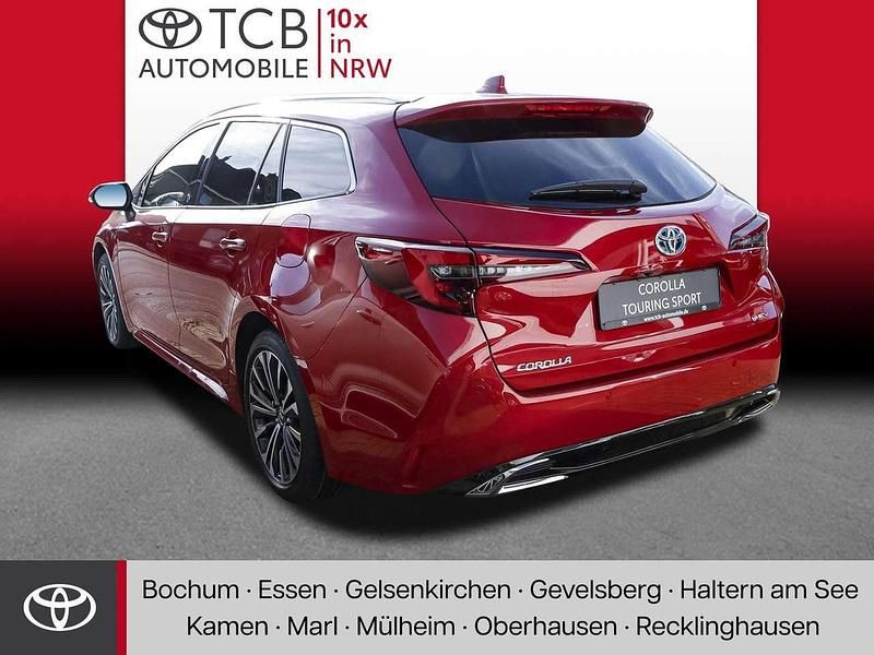 Neu Toyota Corolla 178 PS (130 kW) 2025 Karminarot Kombi