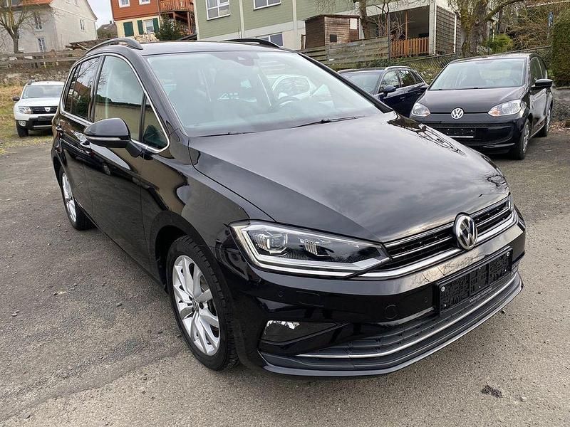 Schwarz Gebraucht 2019 VW Golf Sportsvan Highline Van / Kleinbus | 21.200 € (Etwas zu teuer) - Bild 1/4