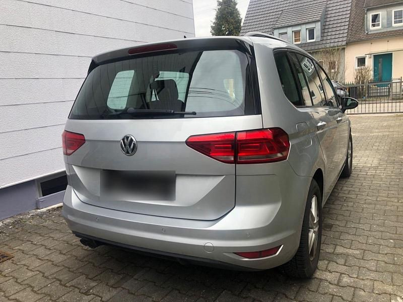 Gebraucht VW Touran Highline 150 PS (110 kW) 2017 Silber Van / Kleinbus