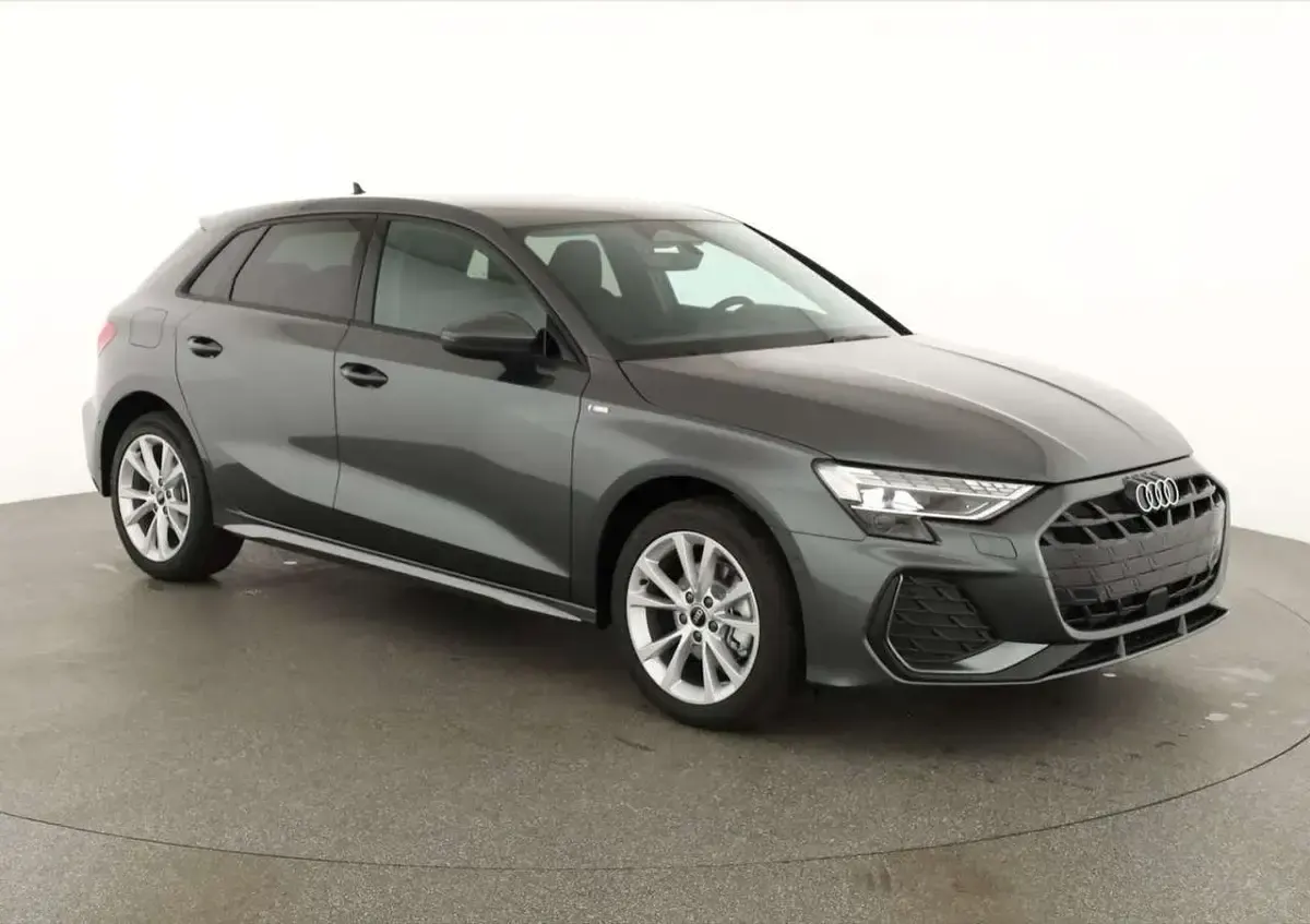 Neu Audi A3 S-Line 204 PS (150 kW) 2026 Daytonagrau metallic Limousine