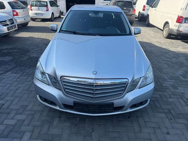 Gebraucht Mercedes E220 170 PS (125 kW) 2010 Iridiumsilber  metalliclack Limousine