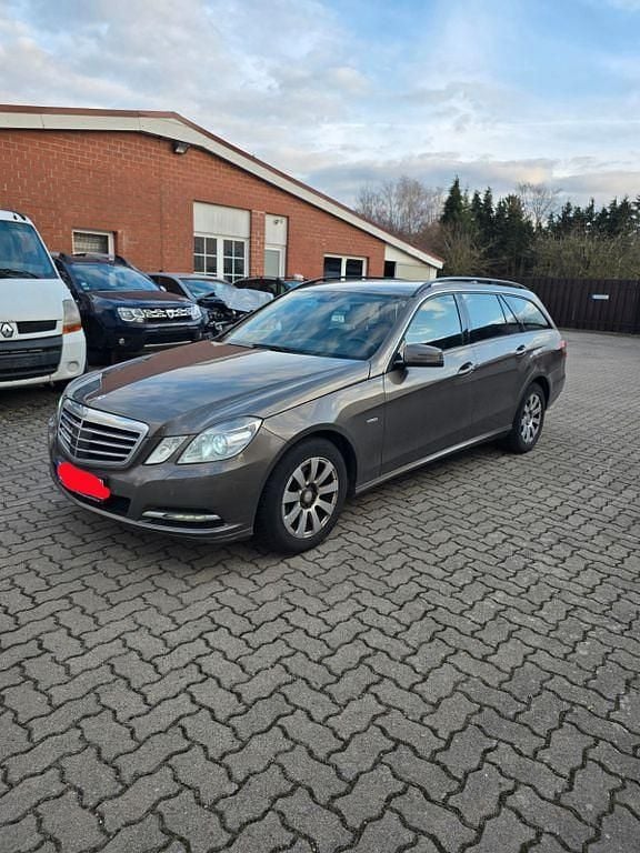 Gebraucht Mercedes E220 170 PS (125 kW) 2011 Grau Kombi