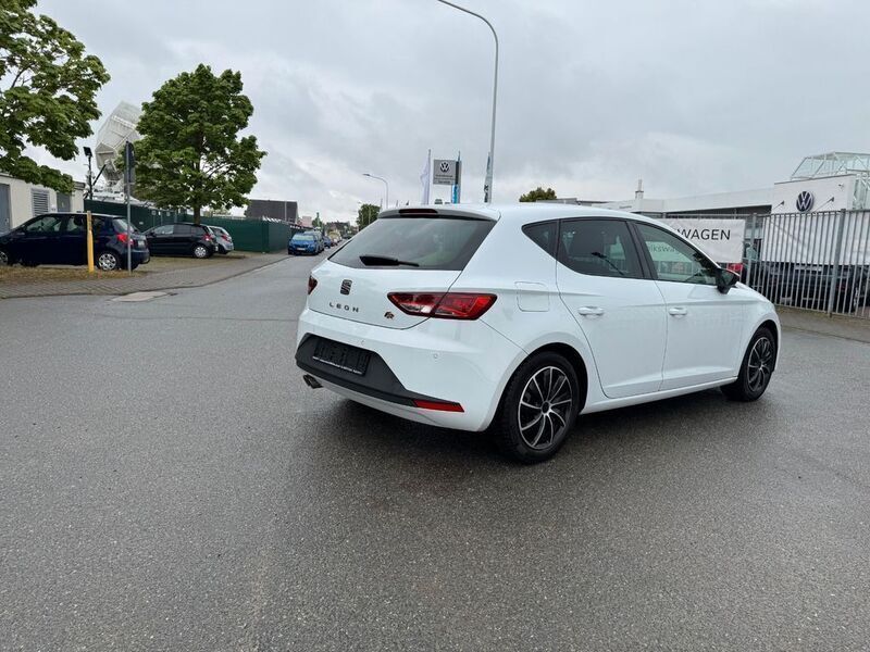 Używany Seat Leon FR 125 KM (91 kW) 2014 Biały Sedan/Limuzyna