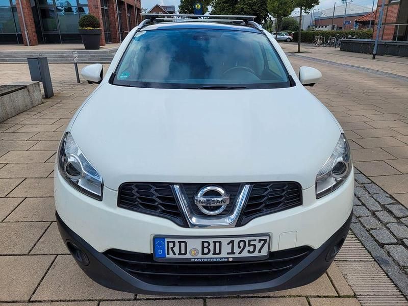 Weiß Gebraucht 2012 Nissan Qashqai Visia SUV | 5.400 € (Fairer Preis) - Bild 1/4