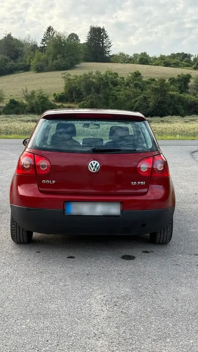 Gebraucht VW Golf V 104 PS (76 kW) 2004 Rot Kleinwagen