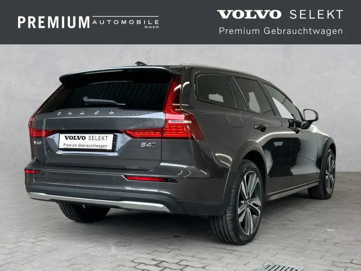 Gebraucht Volvo V60 CC 145 PS (106 kW) 2024 Kombi