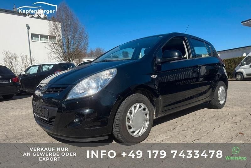 Gebraucht Hyundai i20 77 PS (56 kW) 2012 Schwarz Kleinwagen