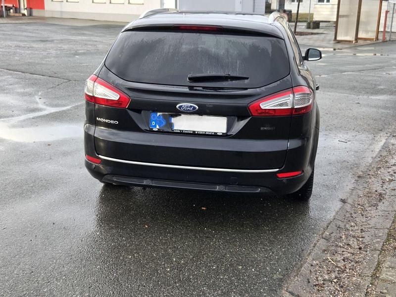 Gebraucht Ford Mondeo 140 PS (102 kW) 2013 Schwarz Kombi