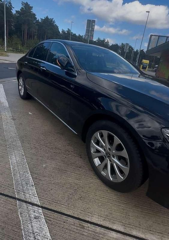Gebraucht Mercedes E220 Exclusive 194 PS (142 kW) 2020 Schwarz Limousine