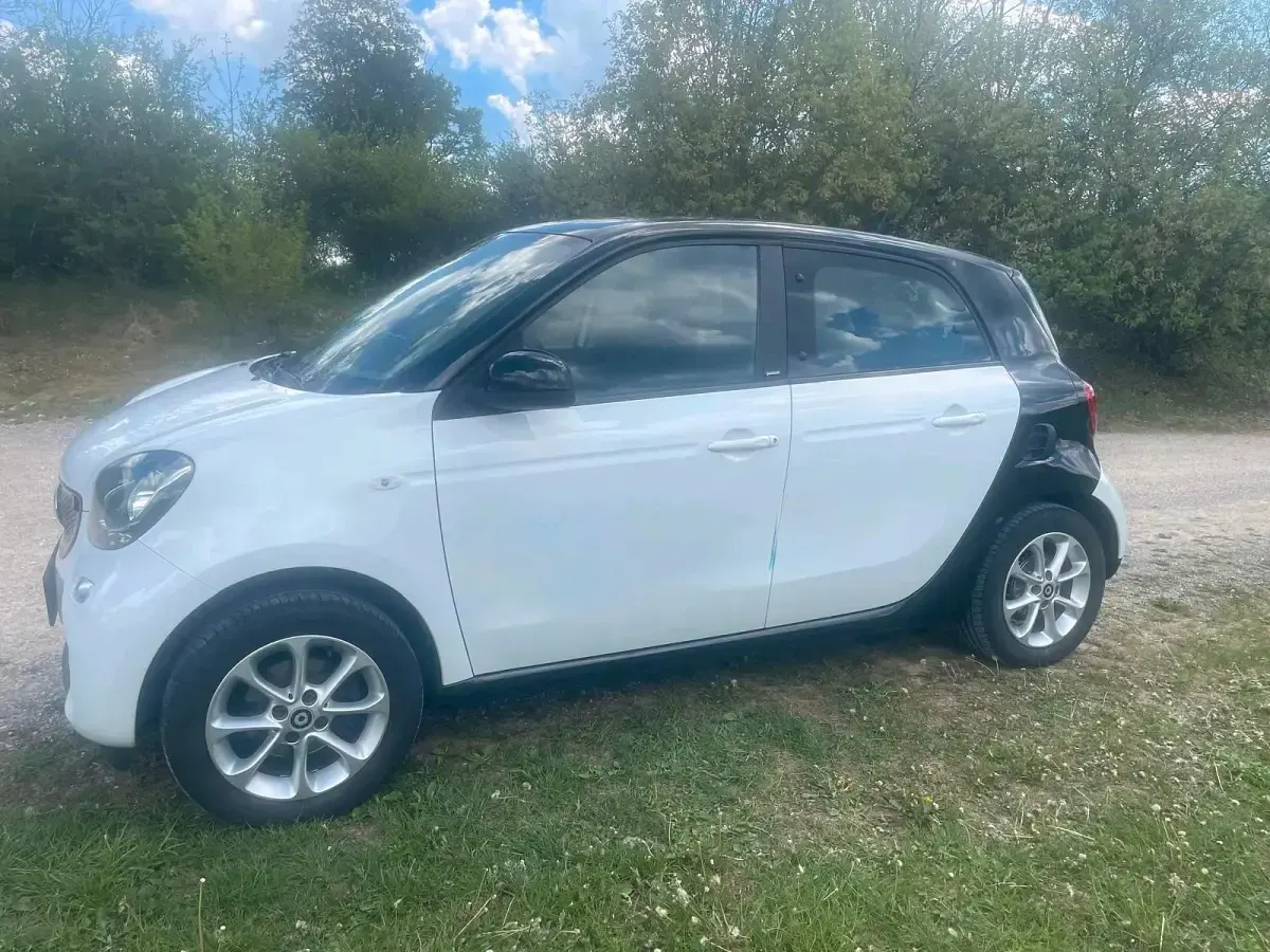 Używany Smart ForFour 71 KM (52 kW) 2016 Biały Hatchback