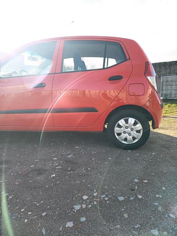Gebraucht Hyundai i10 77 PS (56 kW) 2008 Rot Kleinwagen